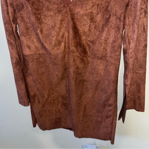 ASTR the Label Faux Suede Shift Mini Dress With Slit Sleeves Size Small - Picture 8 of 9